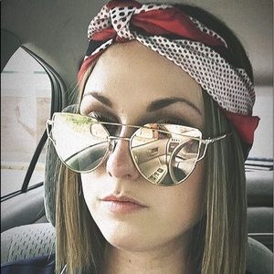 Meet your Posher, Julie